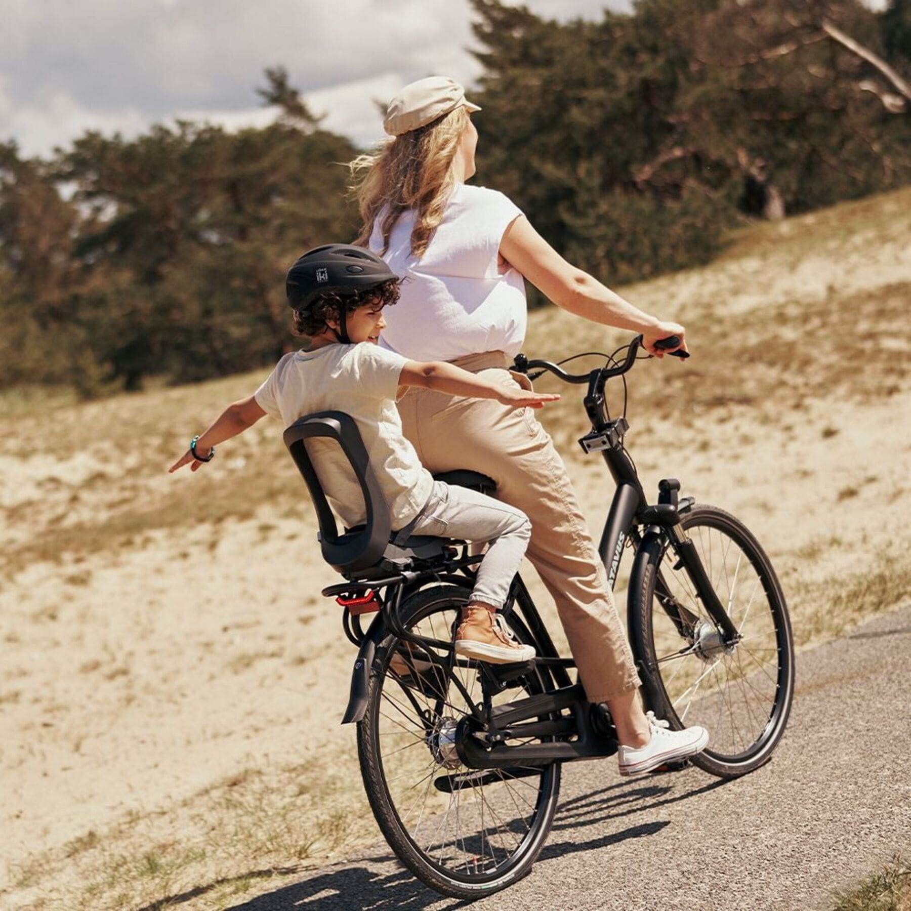 Urban Iki Junior Seat with Carrier Mount - Bincho Black / Bincho Black img 3